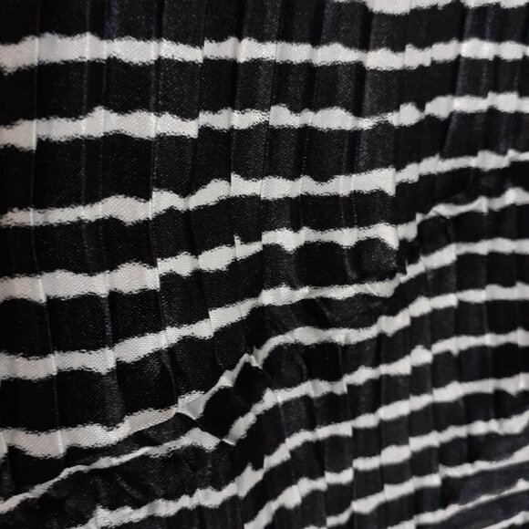 Jamie Sadock Textured Striped V-Neck Short Sleeve Top Black White Size L - Picture 12 of 15